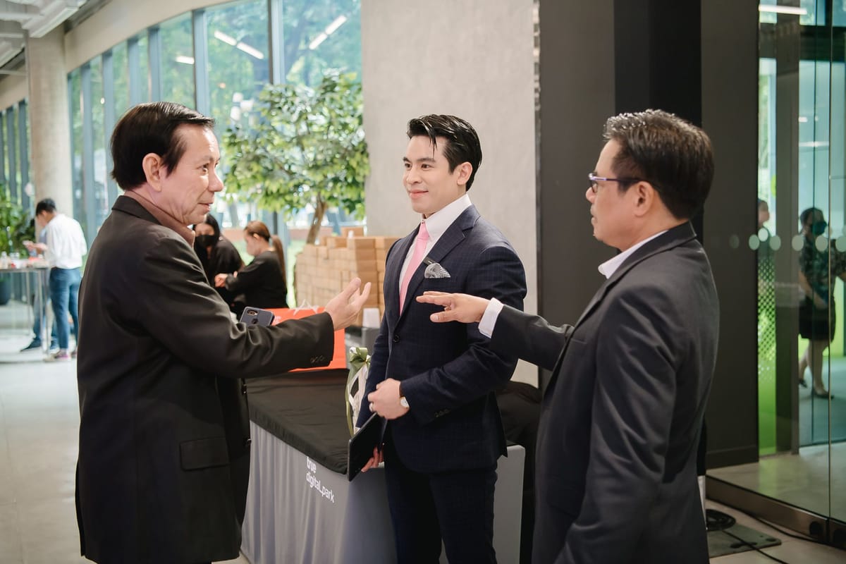 Dr. NUTTAPONG NAMSIRIKUL (POP) ครูพี่ป๊อป ดร. ณัฐพงศ์ นำศิริกุล Highlight TNN ก้าวสู่ปีที่ 16 ทันโลก ทันเศรษฐกิจ ทันทุกความจริง