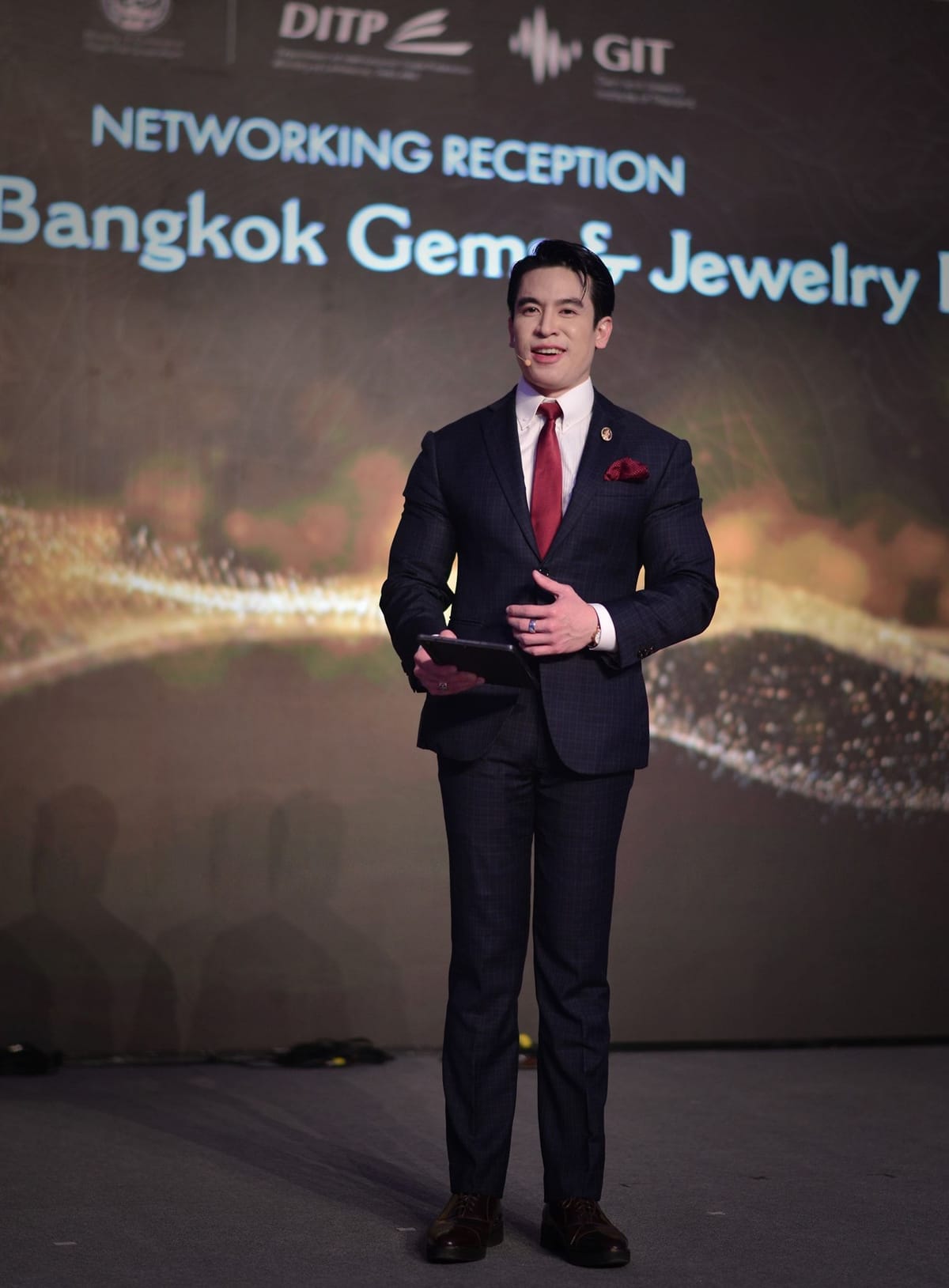 Dr. NUTTAPONG NAMSIRIKUL (POP) ครูพี่ป๊อป ดร. ณัฐพงศ์ นำศิริกุล Highlight Get Ready for 68 Bangkok Gems and Jewelry Fair