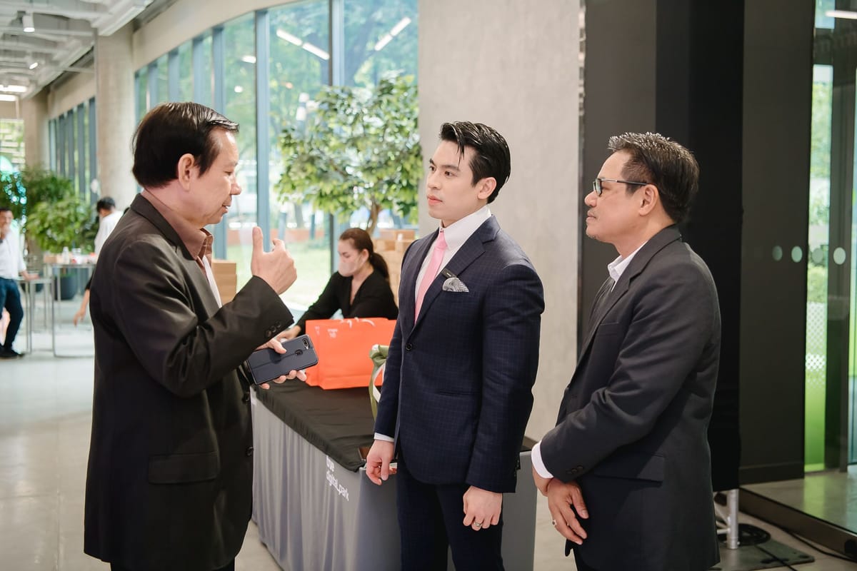 Dr. NUTTAPONG NAMSIRIKUL (POP) ครูพี่ป๊อป ดร. ณัฐพงศ์ นำศิริกุล Highlight TNN ก้าวสู่ปีที่ 16 ทันโลก ทันเศรษฐกิจ ทันทุกความจริง